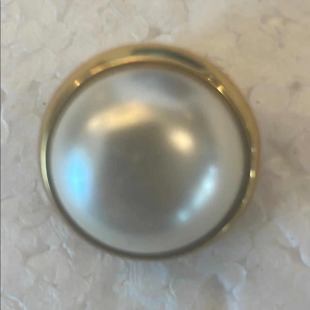 Vintage Classic Gold Pearl clip on Earrings